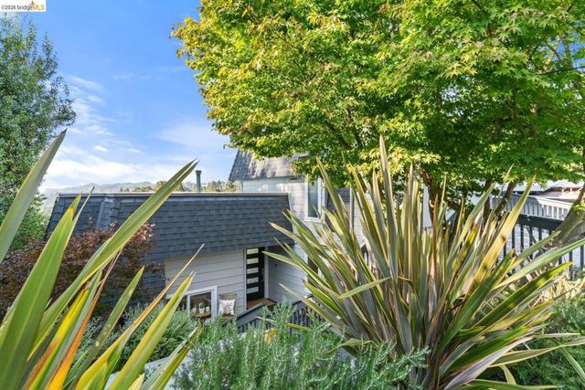 6305 Melville Dr, Oakland, CA 94611