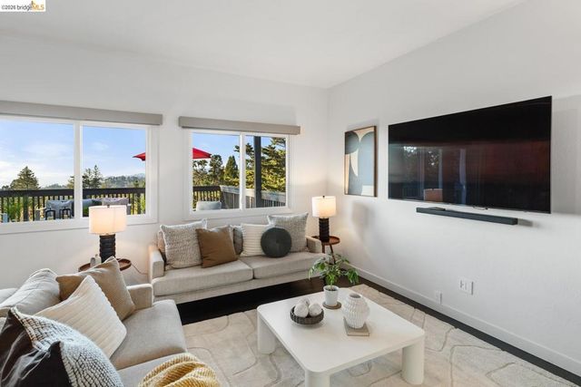6305 Melville Dr, Oakland, CA 94611