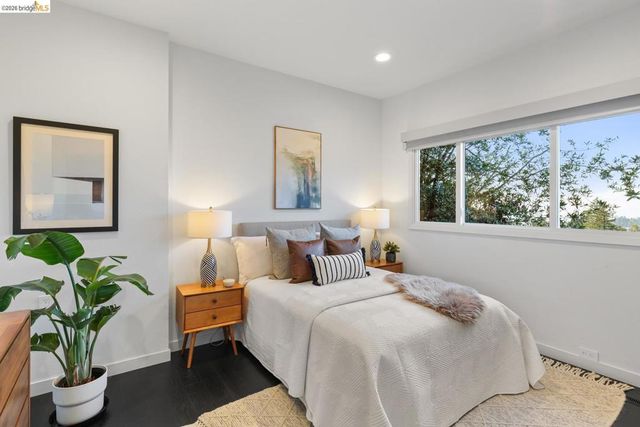 6305 Melville Dr, Oakland, CA 94611