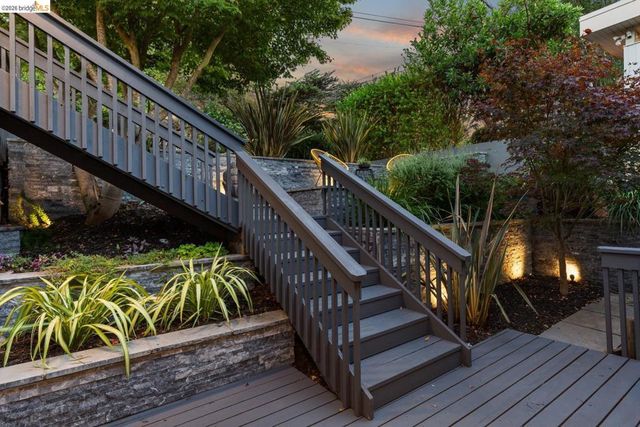 6305 Melville Dr, Oakland, CA 94611