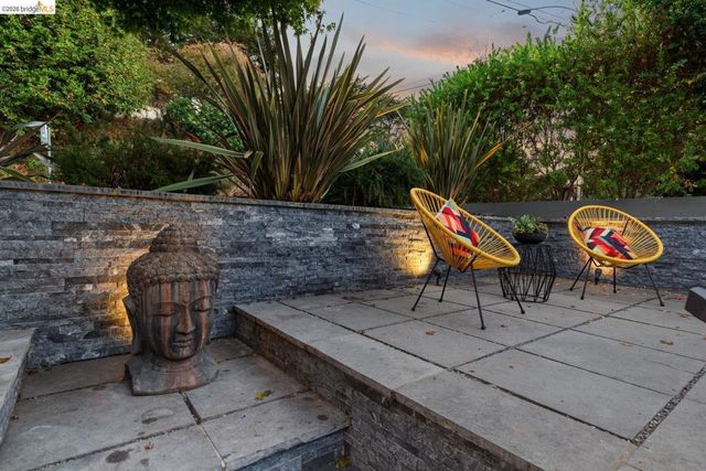 6305 Melville Dr, Oakland, CA 94611