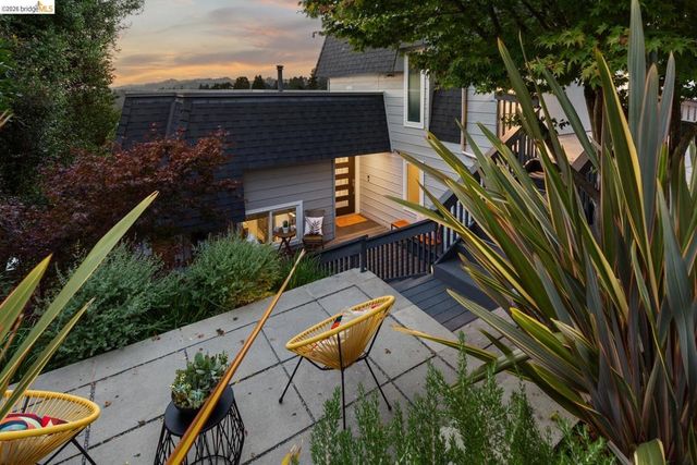 6305 Melville Dr, Oakland, CA 94611