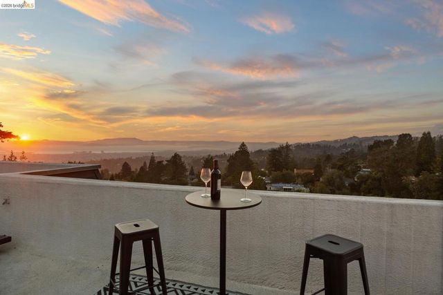 6305 Melville Dr, Oakland, CA 94611