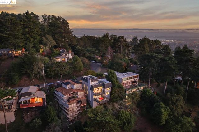 6305 Melville Dr, Oakland, CA 94611