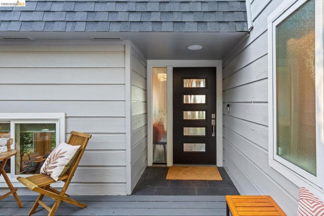 6305 Melville Dr, Oakland, CA 94611