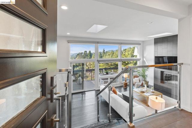 6305 Melville Dr, Oakland, CA 94611