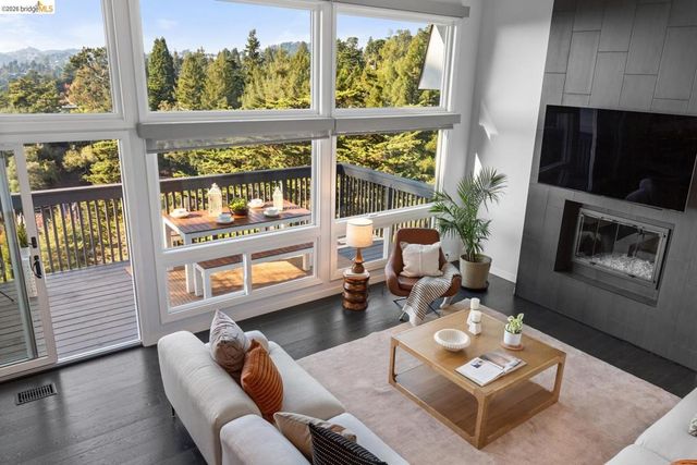 6305 Melville Dr, Oakland, CA 94611
