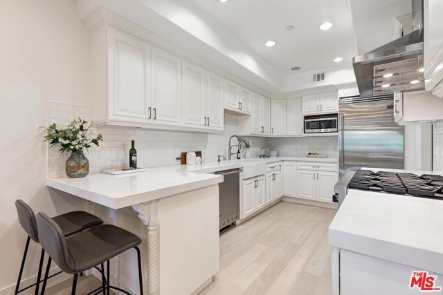 11715 Chenault Street 102, Los Angeles, CA 90049