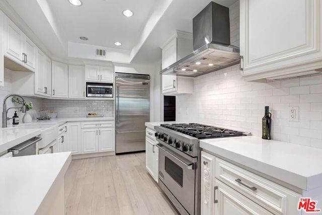 11715 Chenault Street 102, Los Angeles, CA 90049