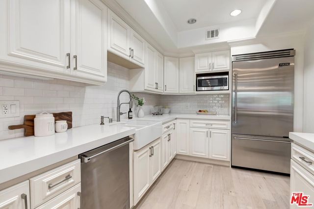11715 Chenault Street 102, Los Angeles, CA 90049