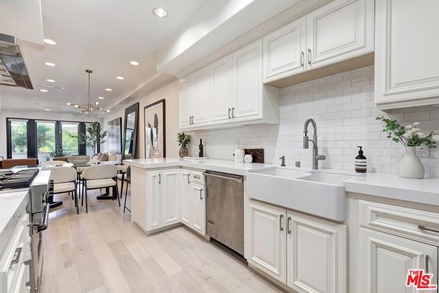 11715 Chenault Street 102, Los Angeles, CA 90049