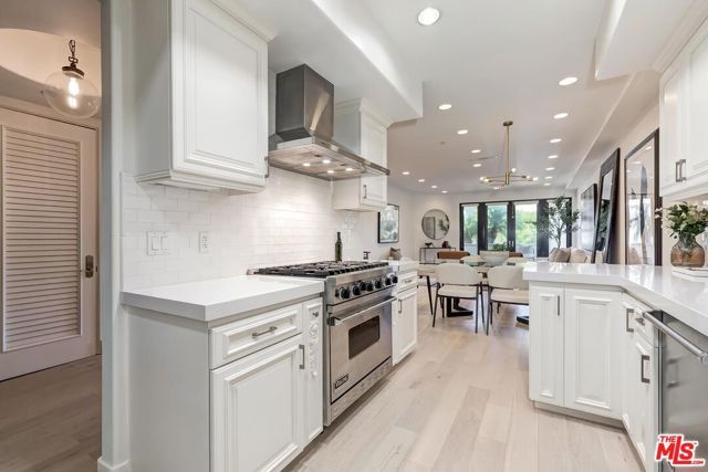 11715 Chenault Street 102, Los Angeles, CA 90049