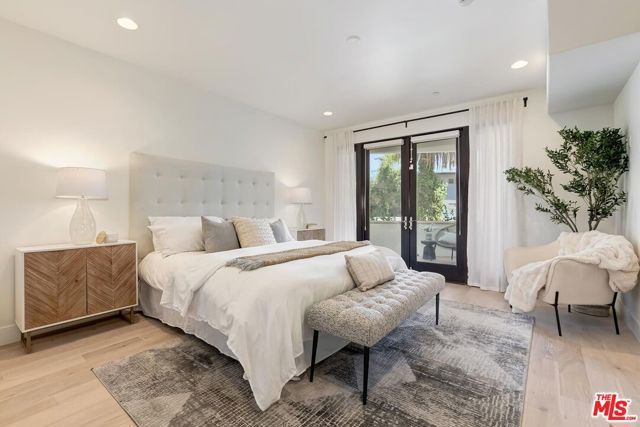 11715 Chenault Street 102, Los Angeles, CA 90049