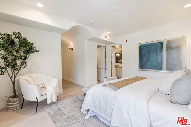 11715 Chenault Street 102, Los Angeles, CA 90049