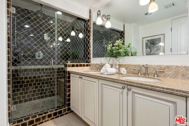 11715 Chenault Street 102, Los Angeles, CA 90049