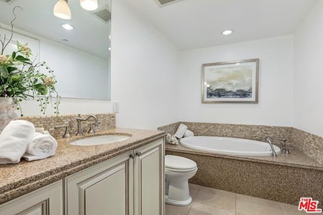 11715 Chenault Street 102, Los Angeles, CA 90049