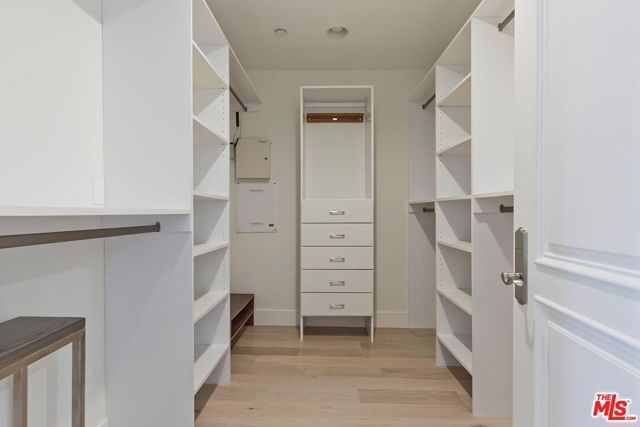 11715 Chenault Street 102, Los Angeles, CA 90049