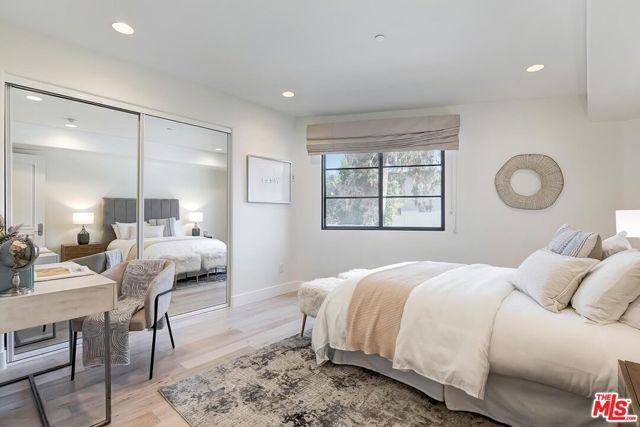 11715 Chenault Street 102, Los Angeles, CA 90049