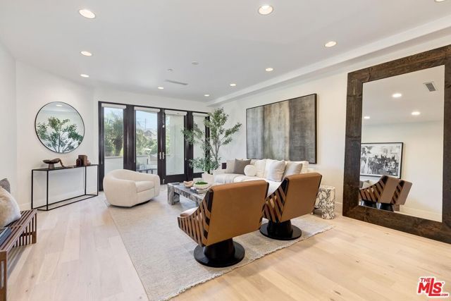 11715 Chenault Street 102, Los Angeles, CA 90049