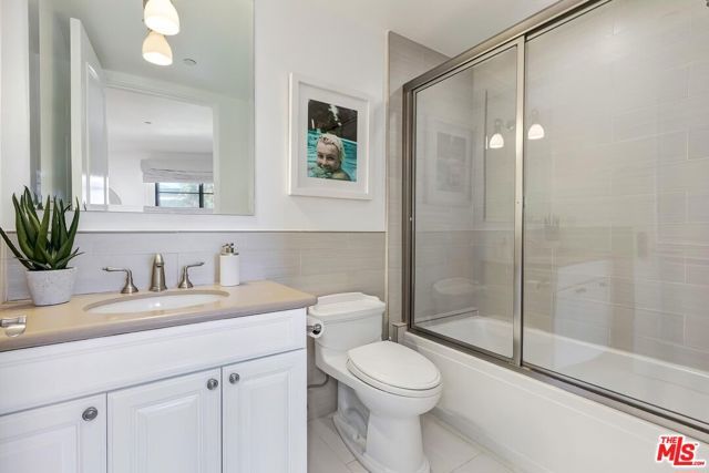 11715 Chenault Street 102, Los Angeles, CA 90049