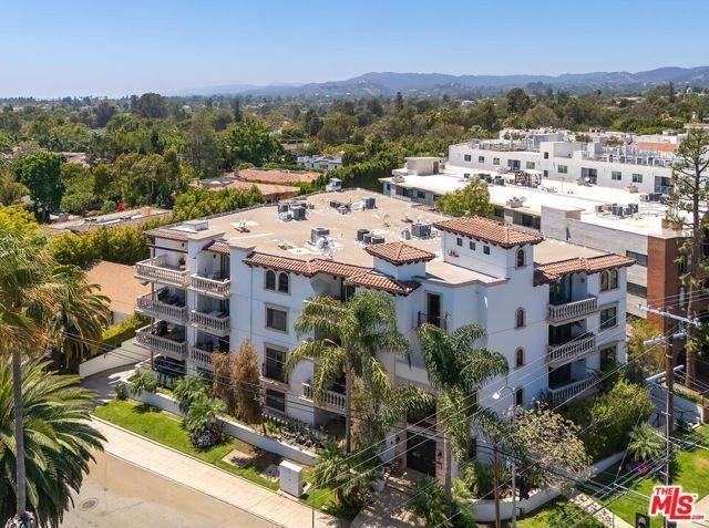 11715 Chenault Street 102, Los Angeles, CA 90049
