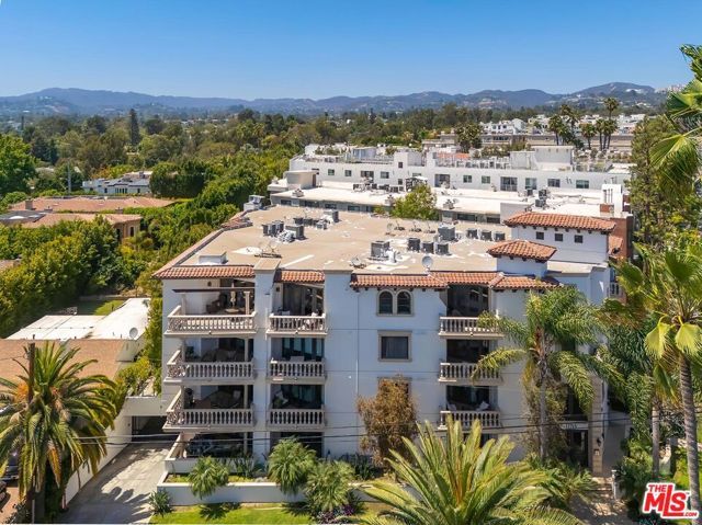 11715 Chenault Street 102, Los Angeles, CA 90049