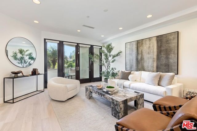 11715 Chenault Street 102, Los Angeles, CA 90049