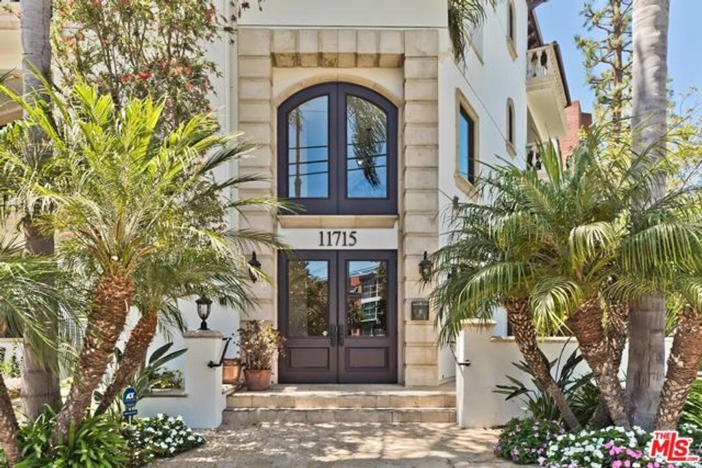 11715 Chenault Street 102, Los Angeles, CA 90049
