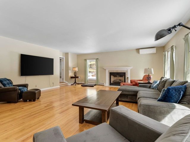 60 Catella Road, Essex, VT 05452