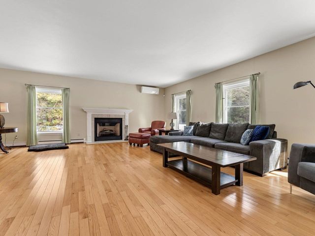 60 Catella Road, Essex, VT 05452