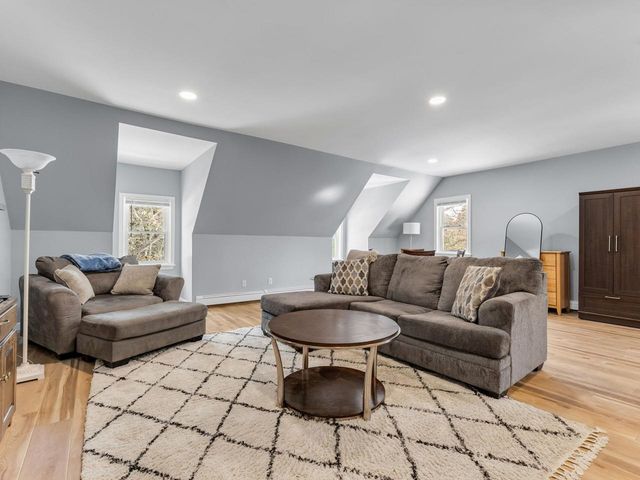 60 Catella Road, Essex, VT 05452