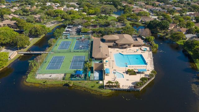 2358 NW 37th Avenue, Coconut Creek, FL 33066