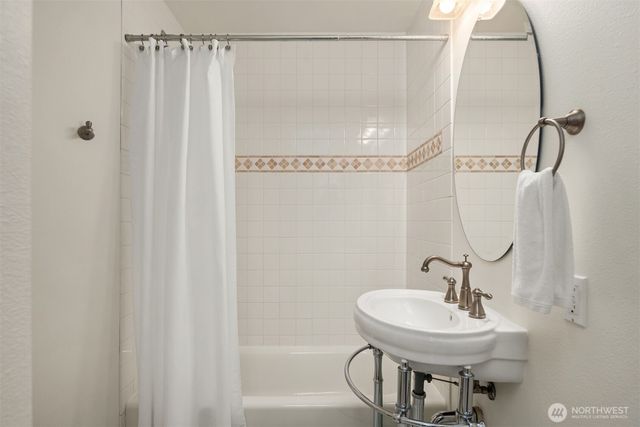 1406 N 38th Street, Seattle, WA 98103