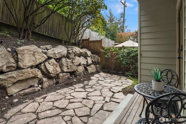 1406 N 38th Street, Seattle, WA 98103