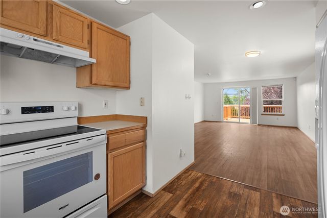 13716 21st Avenue E, Tacoma, WA 98445