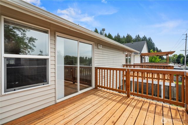 13716 21st Avenue E, Tacoma, WA 98445