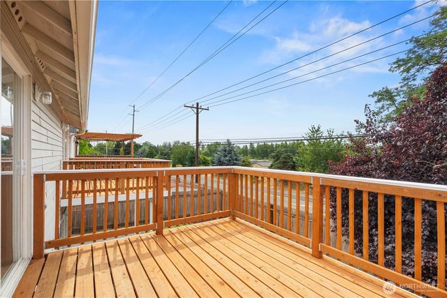 13716 21st Avenue E, Tacoma, WA 98445