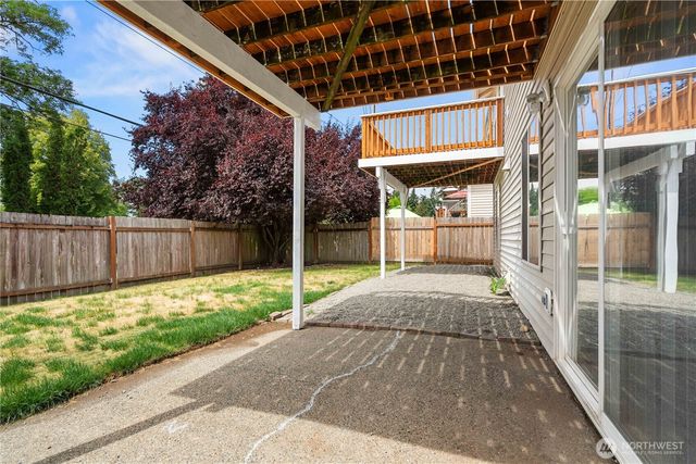 13716 21st Avenue E, Tacoma, WA 98445