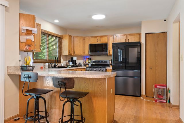 1360 Knottingham Drive, Gurnee, IL 60031