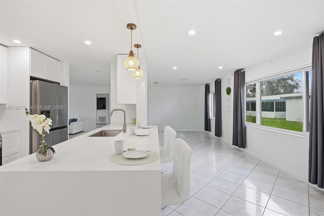 9011 NW 15th Pl, Plantation, FL 33322