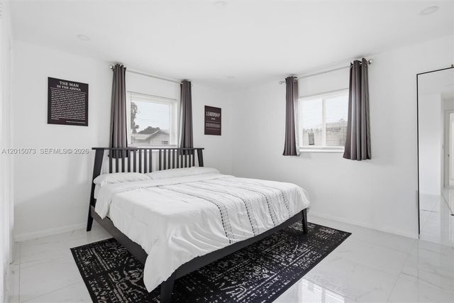 9011 NW 15th Pl, Plantation, FL 33322