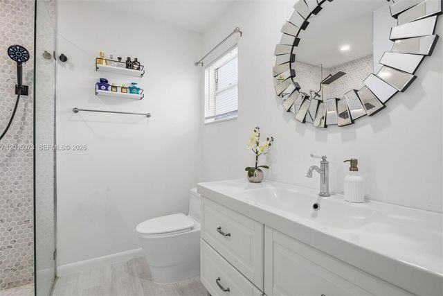 9011 NW 15th Pl, Plantation, FL 33322