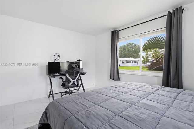 9011 NW 15th Pl, Plantation, FL 33322
