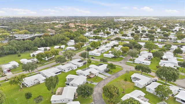 9011 NW 15th Pl, Plantation, FL 33322
