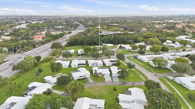 9011 NW 15th Pl, Plantation, FL 33322