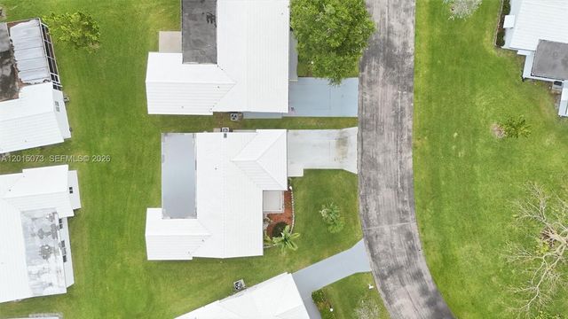 9011 NW 15th Pl, Plantation, FL 33322