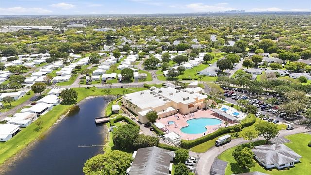9011 NW 15th Pl, Plantation, FL 33322