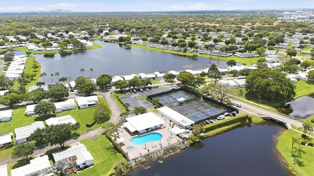 9011 NW 15th Pl, Plantation, FL 33322