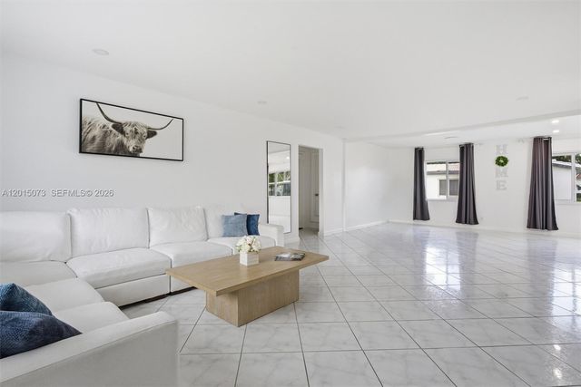 9011 NW 15th Pl, Plantation, FL 33322