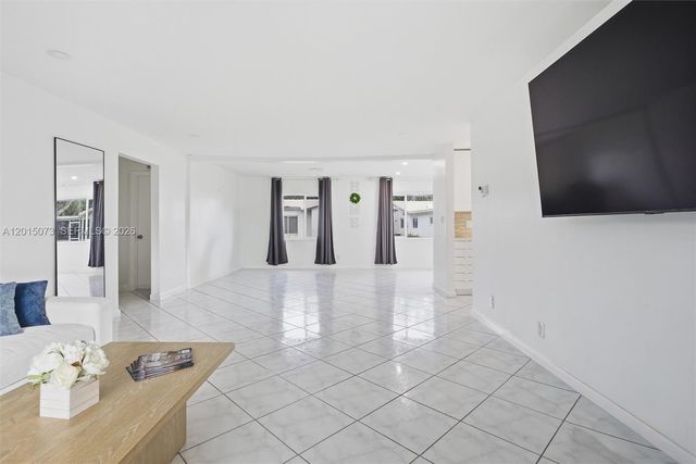 9011 NW 15th Pl, Plantation, FL 33322